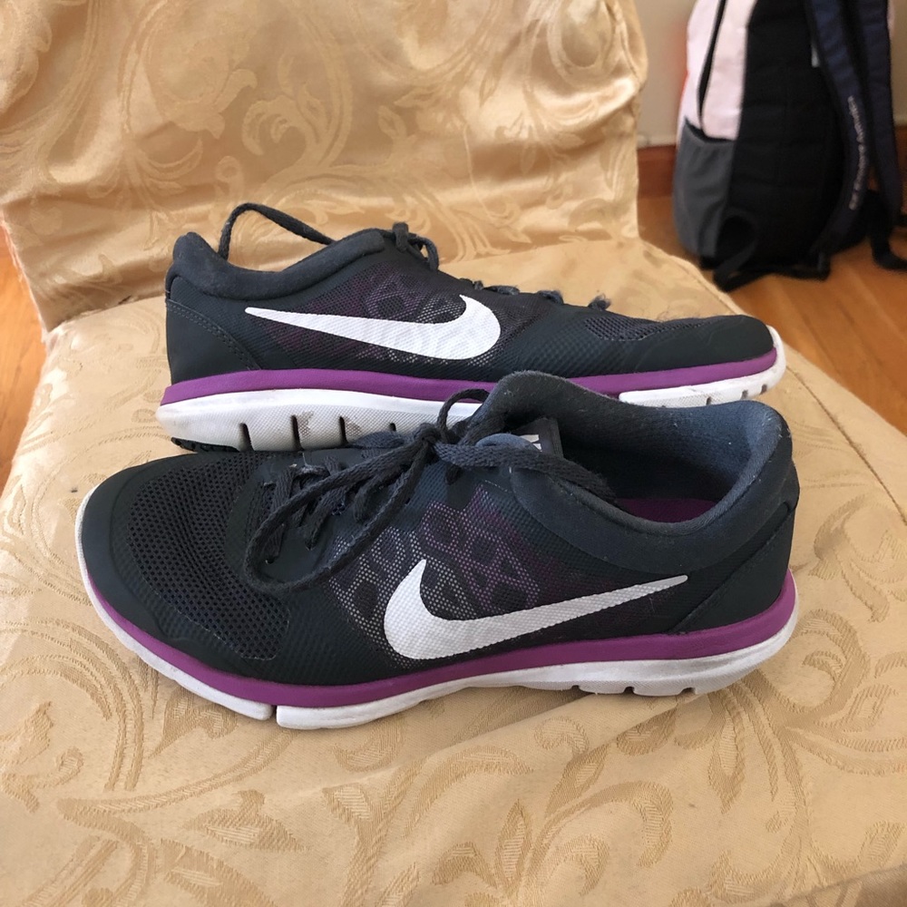 NIKE SNEAKERS